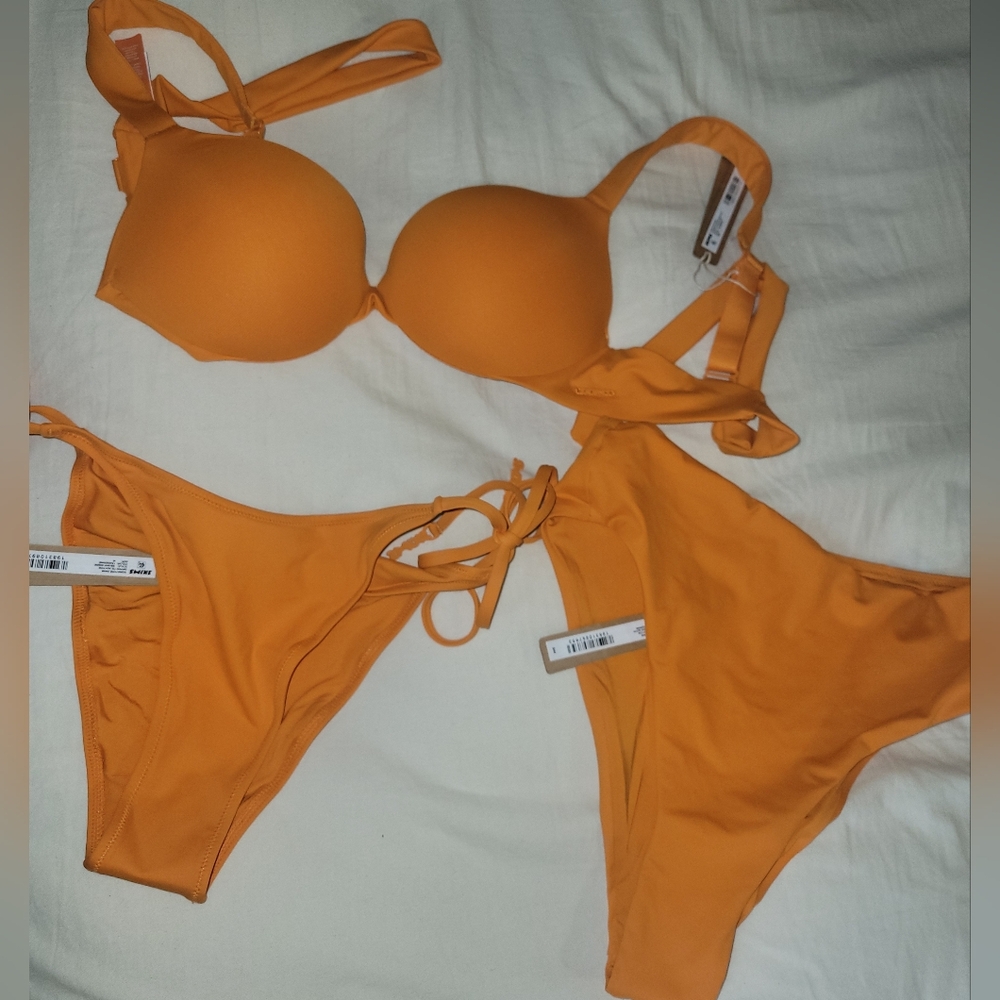 SKIMS Padded Push Up Bikini Set! 3 Pcs...Two Bottoms! Dip Tie And Mid Rise!